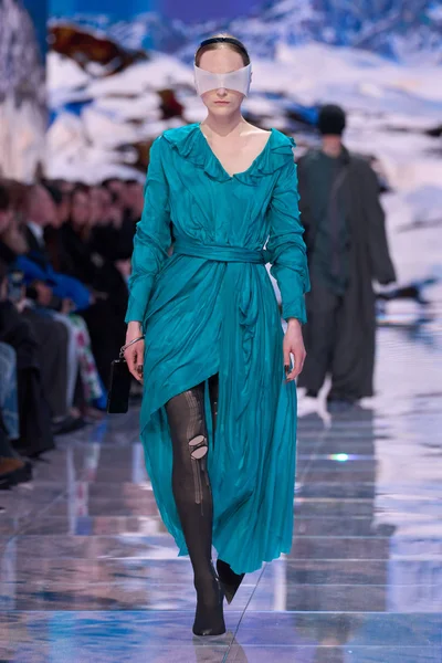 Look 14